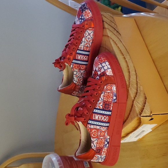 Lattice red sneakers - Picture 2 of 8